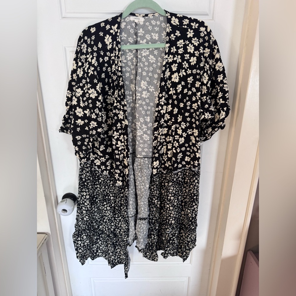 Maurices Black and Cream Floral Kimono
